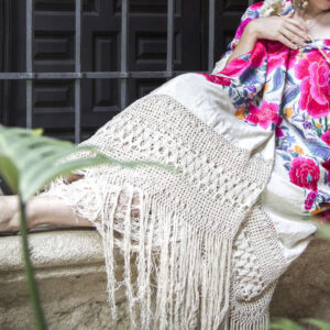 Mantón con bordados